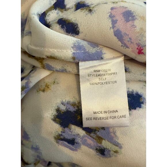 Daniel Rainn Floral V Neck Flowy Hi Low Top size Small - Picture 10 of 10